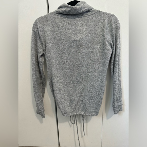 ⚡️3/ $20⚡️Loveappella turtle neck sweater - Picture 4 of 4